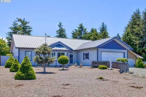 1415 HOLLOWAY MEWS, Coos Bay, OR 97420