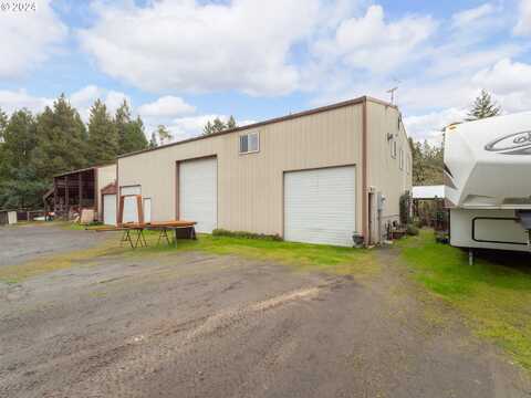 690 STRAWBERRY MOUNTAIN LN, Roseburg, OR 97470