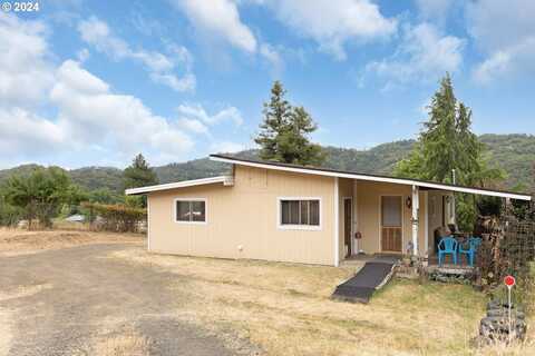 377 CLUB AVE, Roseburg, OR 97470