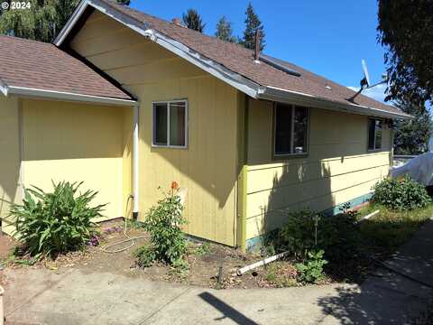 2309 N 11TH ST, Coos Bay, OR 97420