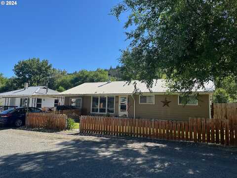 228 N HUMBOLT ST, Canyon City, OR 97820