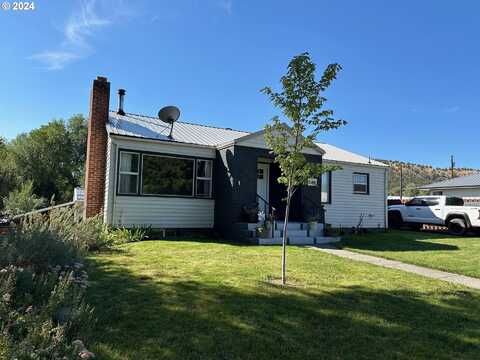 210 NW 4TH AVE, John Day, OR 97845