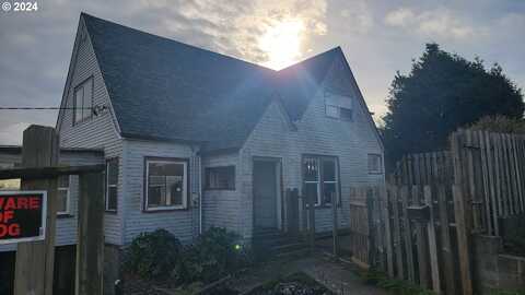 905 INGERSOLL ST, Coos Bay, OR 97420