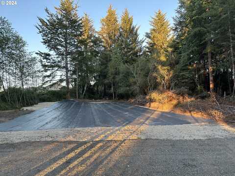 1227 SEAGATE ST, Coos Bay, OR 97420