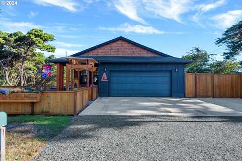 490 4TH ST, Bandon, OR 97411