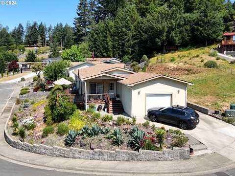 590 MEADOW LN, Brookings, OR 97415