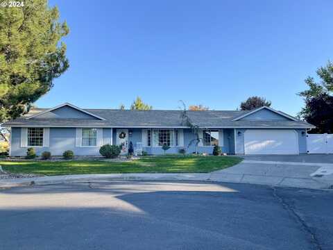 565 W DIVISION AVE, Hermiston, OR 97838