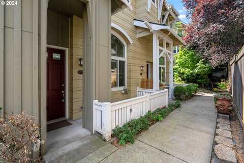 8329 SW 24TH AVE, Portland, OR 97219