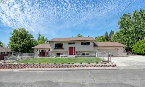 827 NW 6TH ST, Pendleton, OR 97801