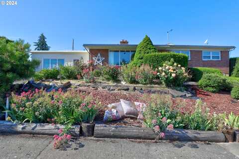 704 E 17TH PL, The Dalles, OR 97058