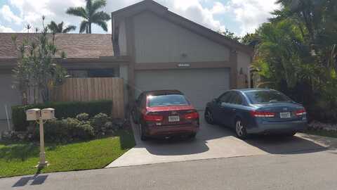 7527 Sierra Drive E, Boca Raton, FL 33433