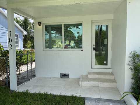 702 N 5th Street, Lantana, FL 33462