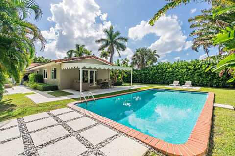 157 Worth Court N, West Palm Beach, FL 33405