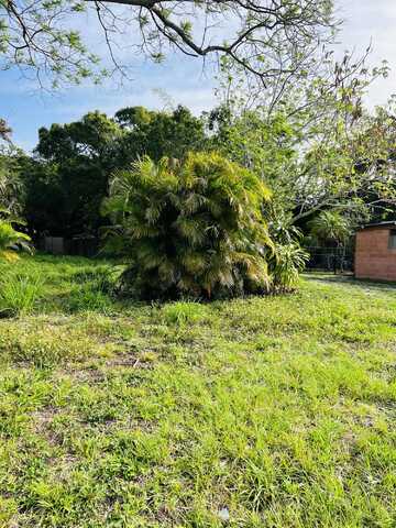 1212 Dayman Avenue, Fort Pierce, FL 34950