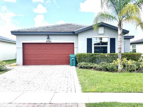 8292 NW Greenbank Circle, Port Saint Lucie, FL 34987