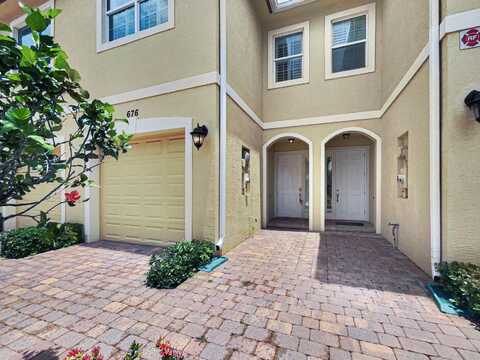 676 SW Glen Crest Way, Stuart, FL 34997