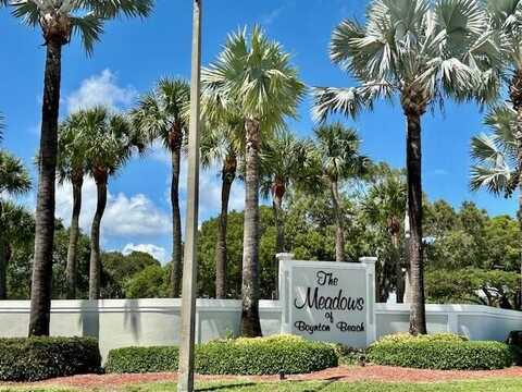 1422 W Meadows Circle, Boynton Beach, FL 33436