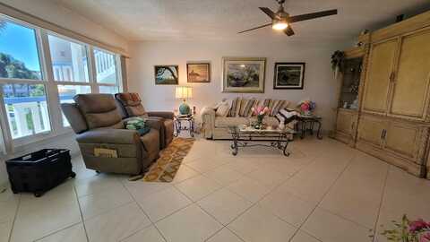 209 Greenbrier A, West Palm Beach, FL 33417