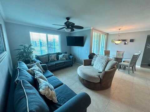 416 Villa Circle, Boynton Beach, FL 33435