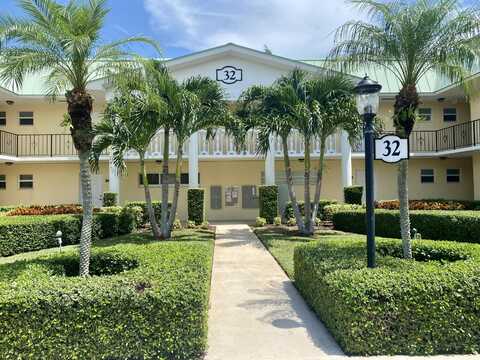 32 Colonial Club Drive, Boynton Beach, FL 33435