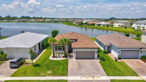 8437 NW Greenbank Circle, Port Saint Lucie, FL 34987