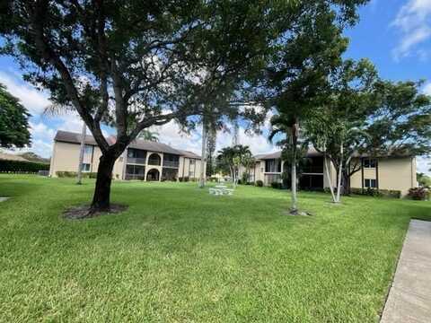 304 Pine Ridge Circle, Greenacres, FL 33463