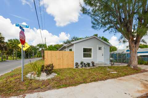 936 SE Spruce Avenue, Stuart, FL 34994