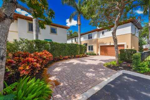 563 NW Library Commons Way, Boca Raton, FL 33432