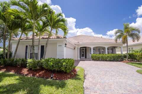 8990 Oldham Way, Palm Beach Gardens, FL 33412