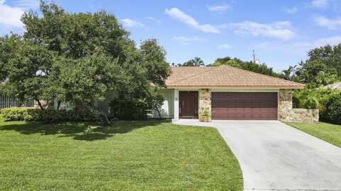 16 SE Paddock Circle, Tequesta, FL 33469