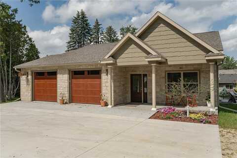 430 8th Street SW, Pine Island, MN 55963