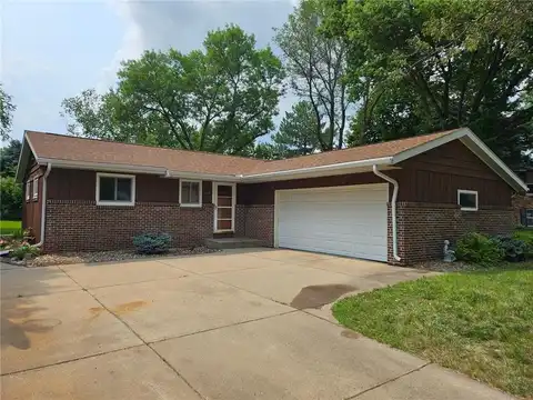 214 Carrow Circle, Marshall, MN 56258