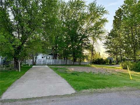 375 3rd Avenue N, Isle, MN 56342