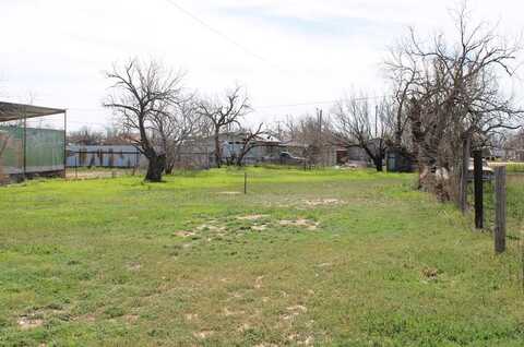 703 N 15th St, Ballinger, TX 76821