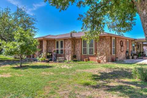 1509 N 3rd St, Ballinger, TX 76821