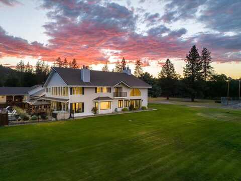 1121 Oak Valley Dr., Yreka, CA 96097