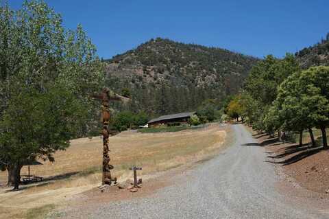 301 La Veta Way, Klamath River, CA 96050