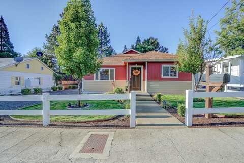 705 Yama St, Yreka, CA 96097