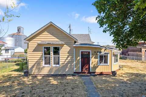 608 W 2nd St, Sprague, WA 99032