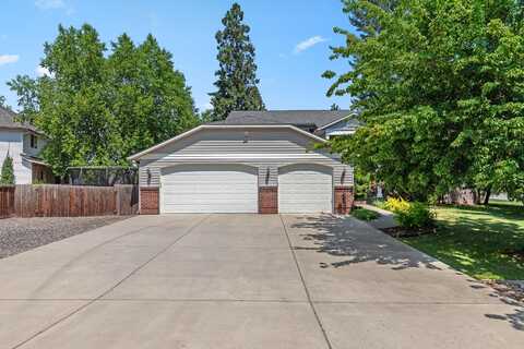 8533 N Tartan Dr, Hayden, ID 83835