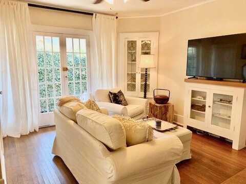 2528 De La Vina St., SANTA BARBARA, CA 93105