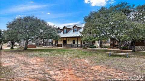 1900 Granite Springs Dr, Fredericksburg, TX 78624