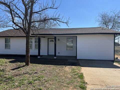 702 Orange St, Jourdanton, TX 78026