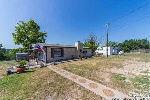 256 Backacre Rd., Kerrville, TX 78028