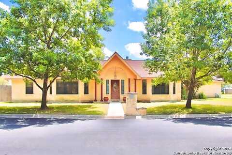 1407 32nd St, Hondo, TX 78861