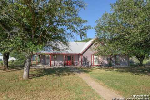 553 WARNCKE RD, La Vernia, TX 78121