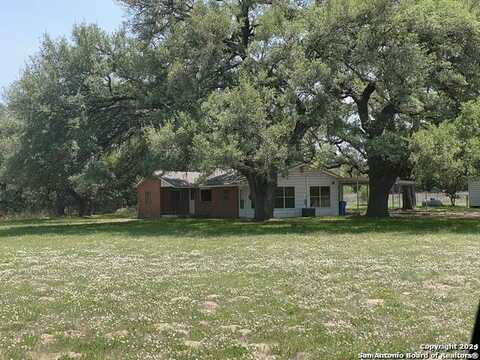 100 WISEMAN LN, La Vernia, TX 78121