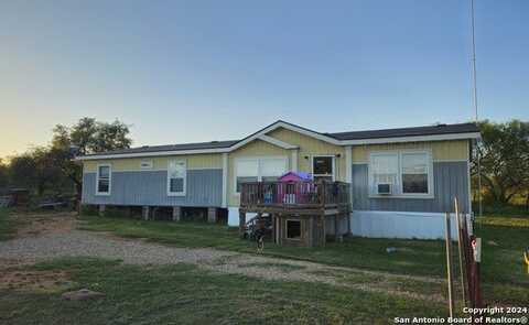 101 county road 2638, Devine, TX 78016