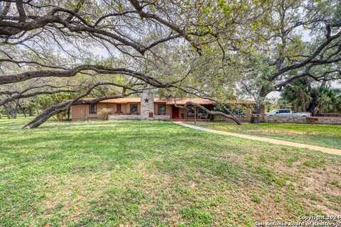 630 PUCCINI LN, Uvalde, TX 78801