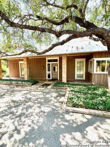 1111 MAGNOLIA ST, Uvalde, TX 78801